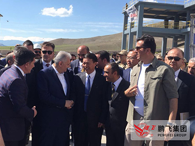 总裁王家安、土耳其总理耶尔德勒姆共同出席龙珠体育(中国)官方网站集团在土耳其承建的3000td水泥生产线剪彩仪式，并亲切交谈